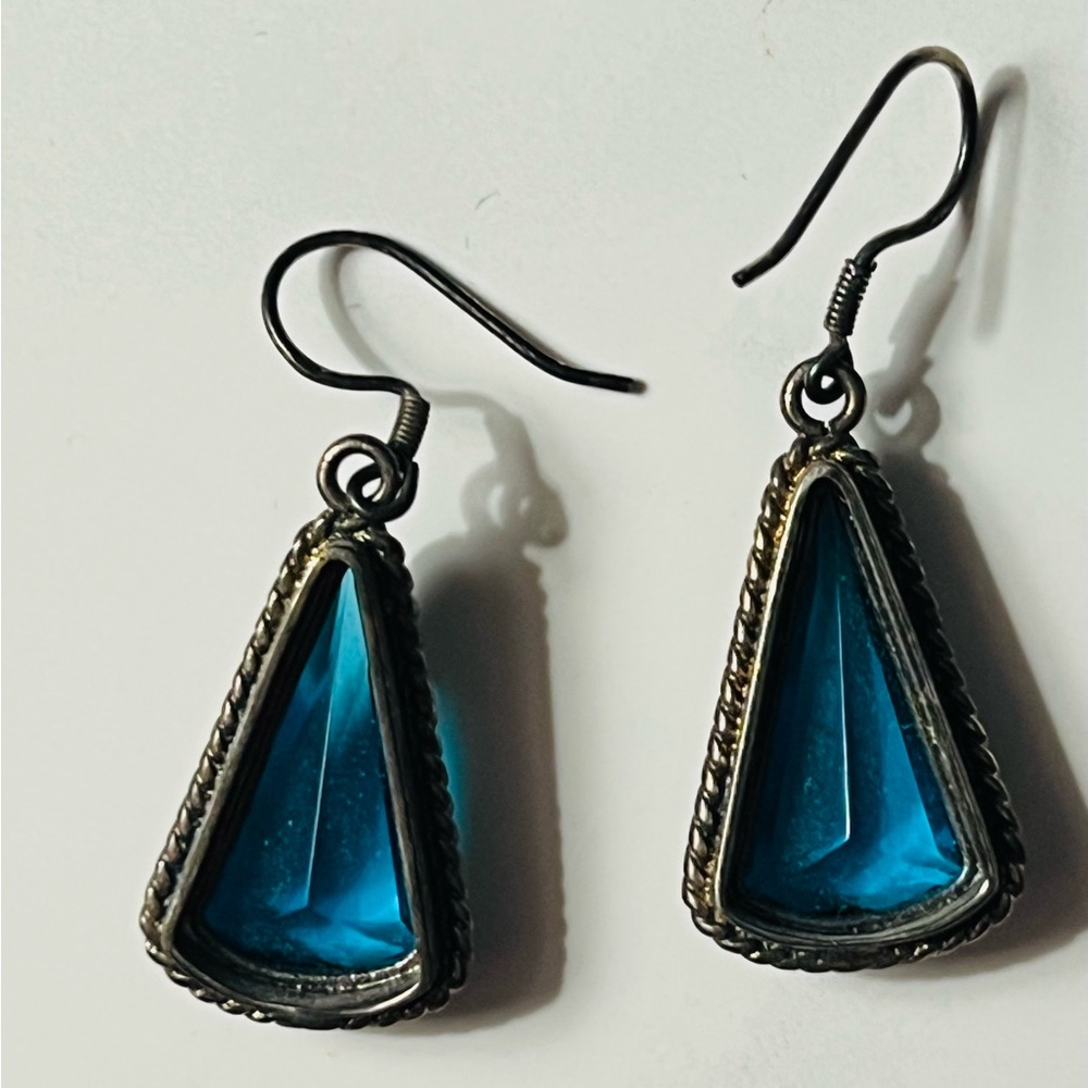 Vintage blue glass & silver tone dangle earrings EUC